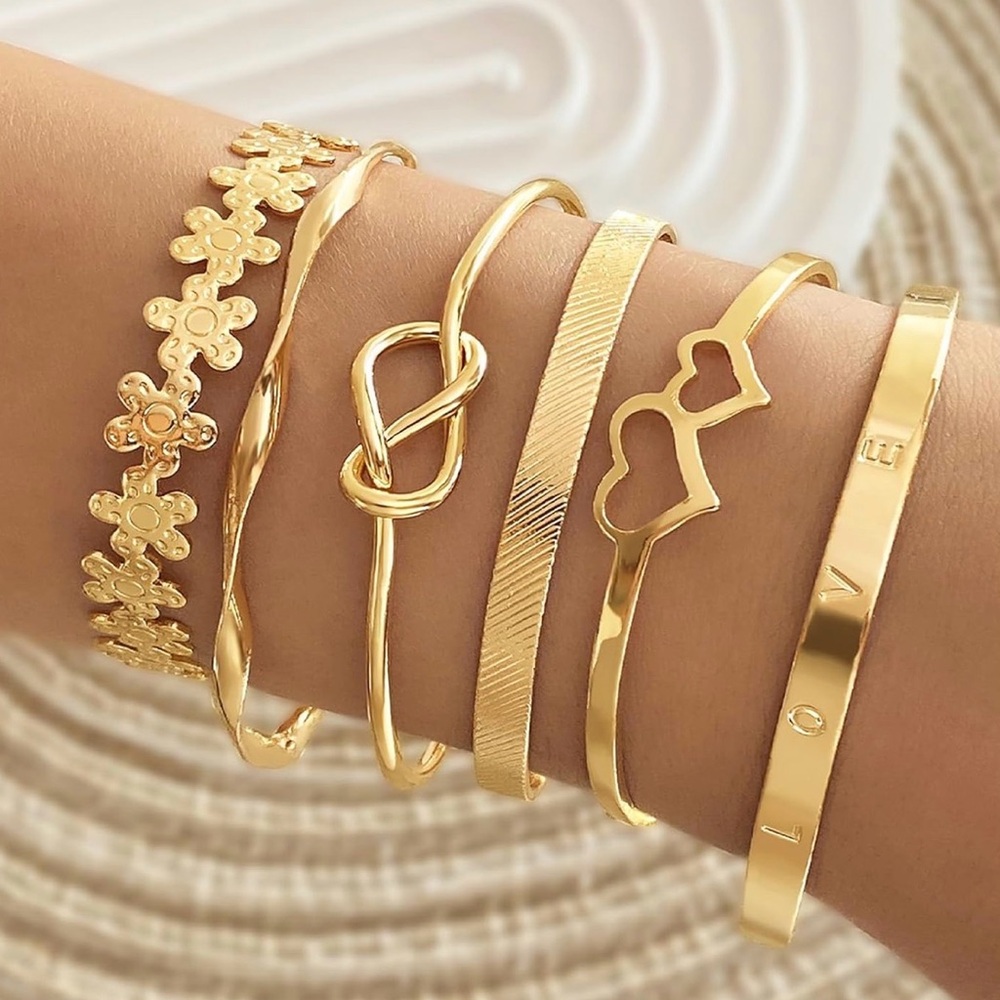 ✨14 k Gold Plated Elegant Gold Bangle Set